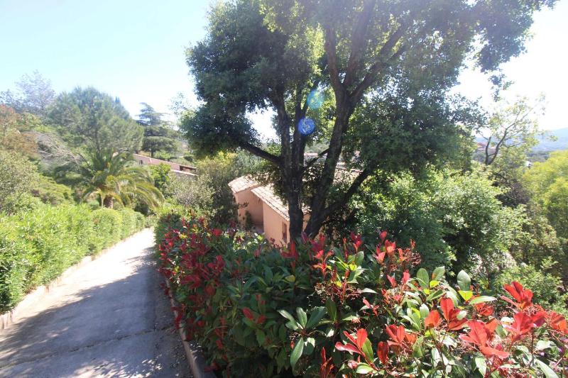 La Villa Tara 4 chambres piscine privée vue panoramique sur les collines de Grimaud - image 25