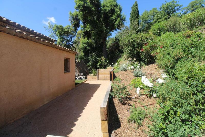 La Villa Tara 4 chambres piscine privée vue panoramique sur les collines de Grimaud - image 24