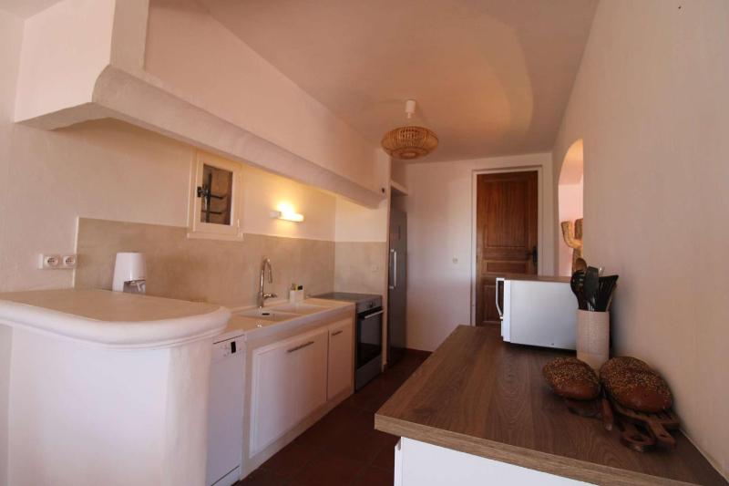 La Villa Tara 4 chambres piscine privée vue panoramique sur les collines de Grimaud - image 27
