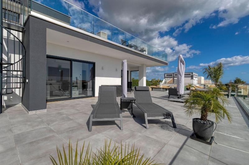 Manatee - Modern & Luxurious villa - image 23