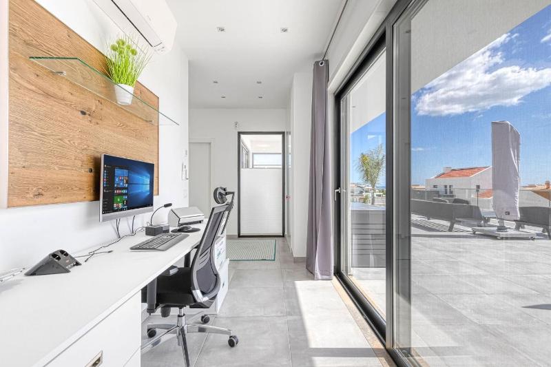 Manatee - Modern & Luxurious villa - image 29