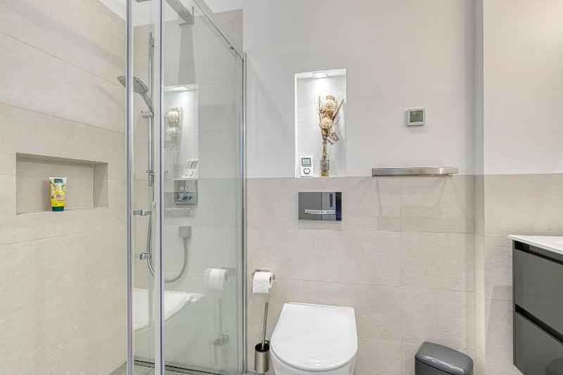 Manatee - Modern & Luxurious villa - image 8