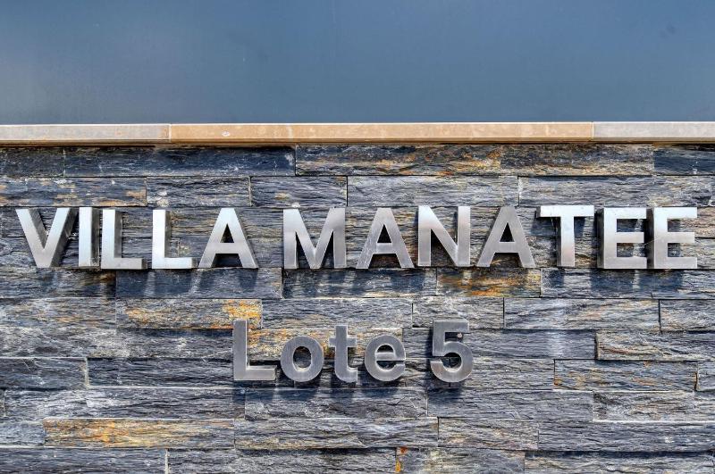 Manatee - Modern & Luxurious villa - image 20