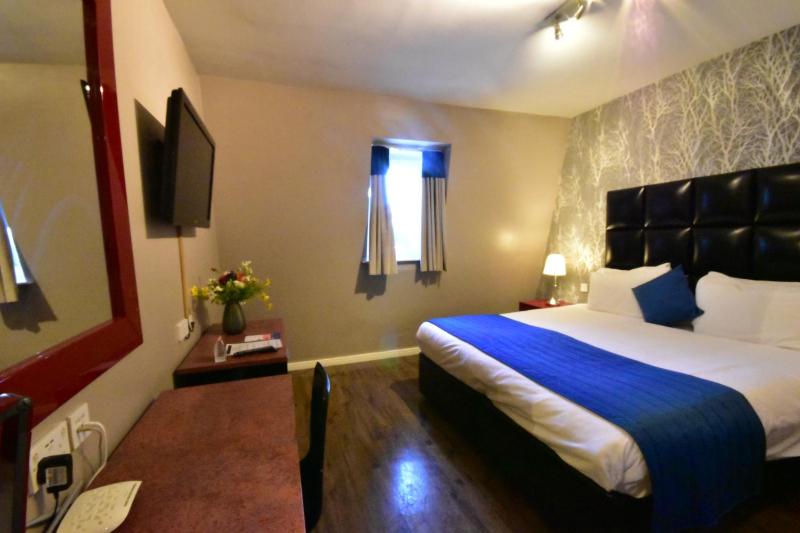 Standard Double Room image 4