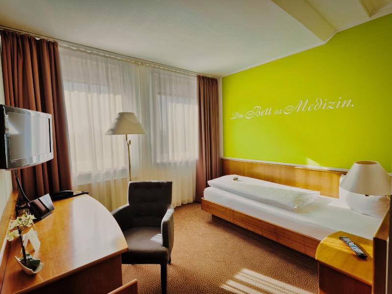 Single Room image 3