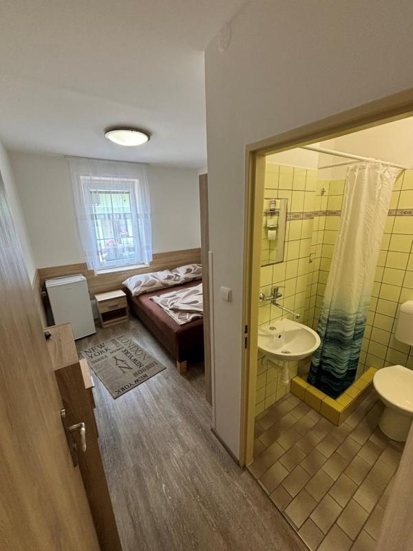 Small Double Room image 4