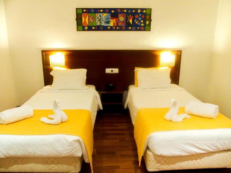 Twin Room image 2