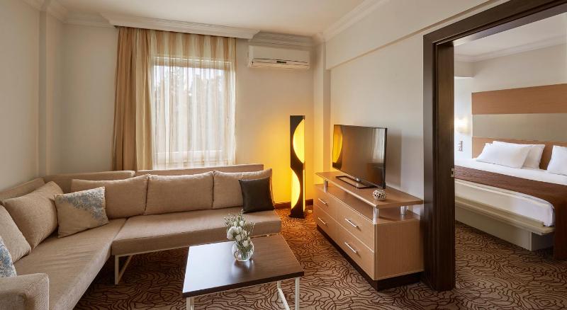 Junior Suite (4 Adults) image 4