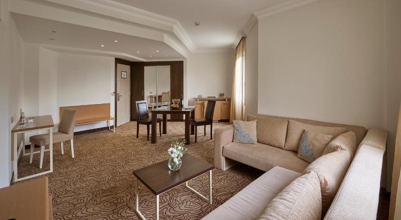 Junior Suite (4 Adults) image 3