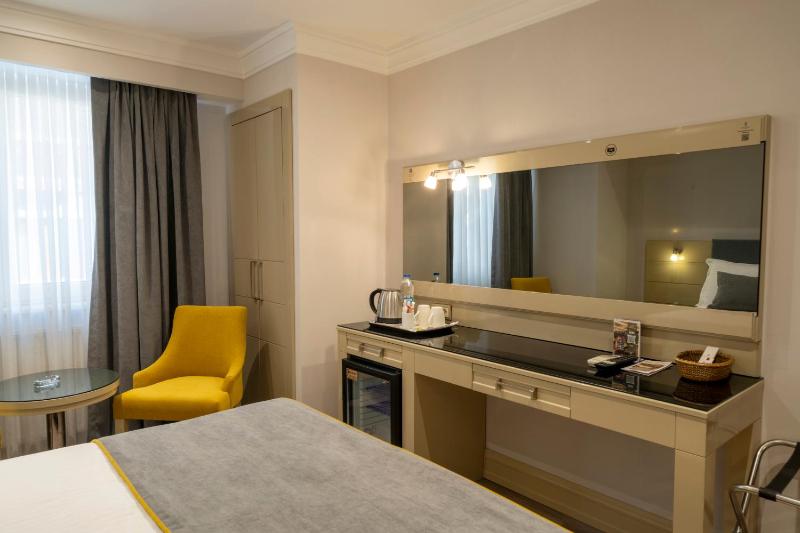 Standard Single Room image 4