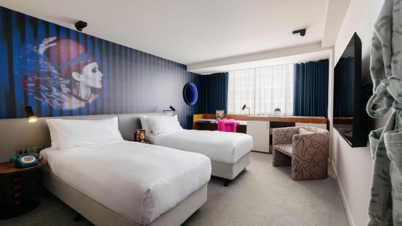 Standard Twin Room image 2