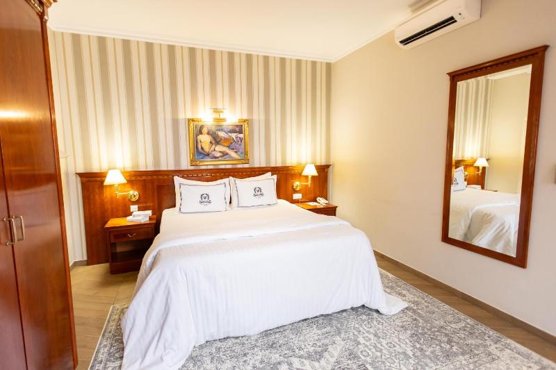 Superior Double Room image 4