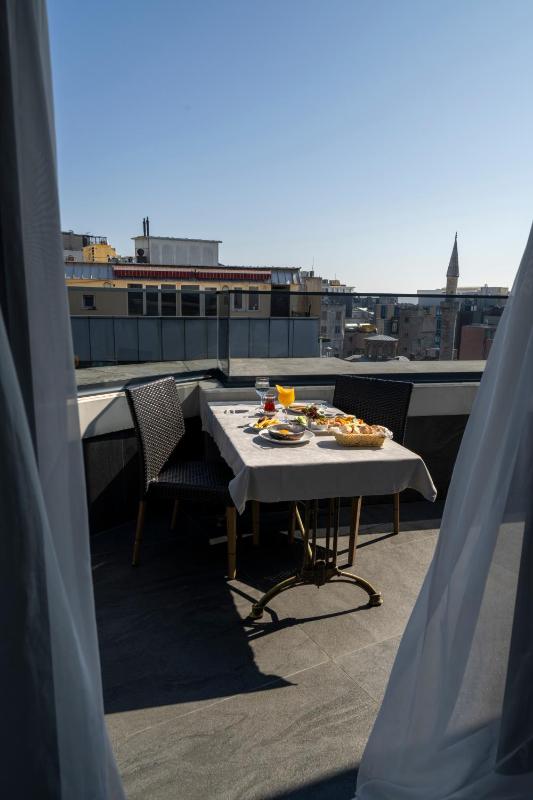 Suite with Terrace image 4