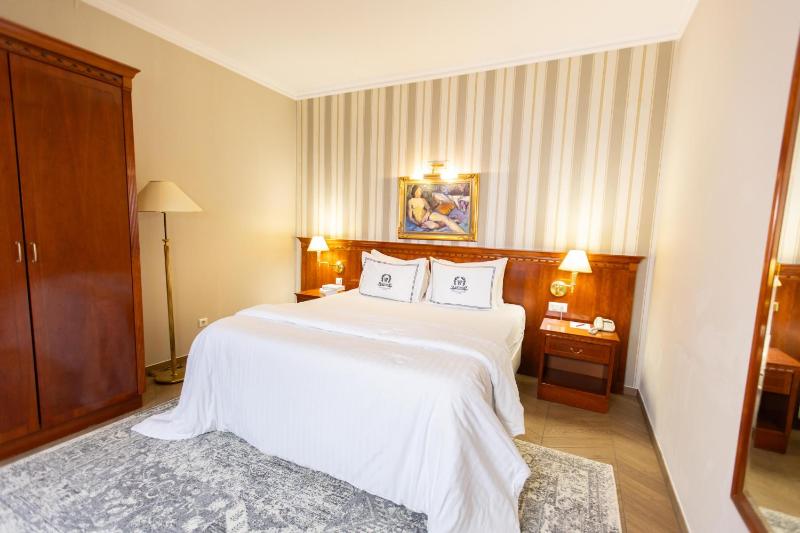 Superior Double Room image 1