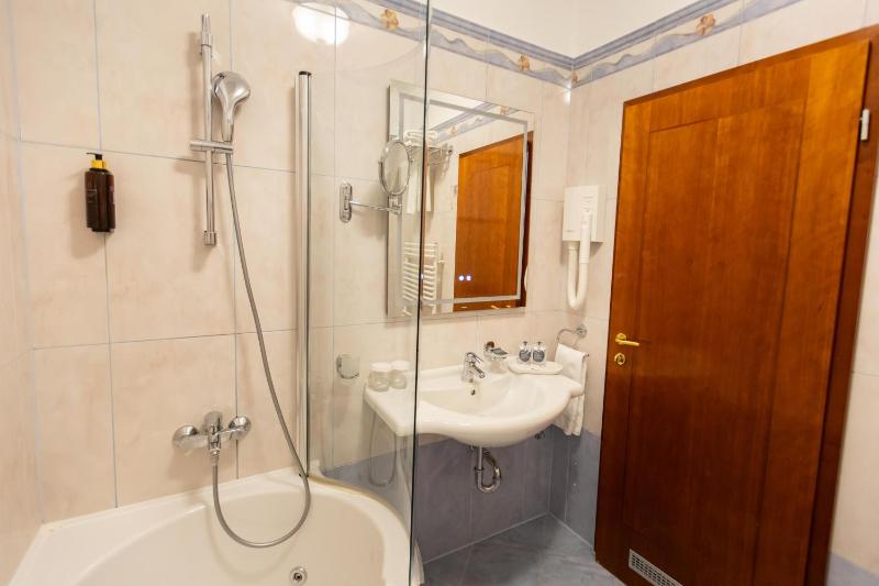 Standard Double or Twin Room image 3