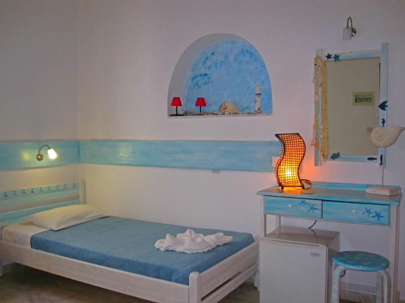 Twin Room image 3