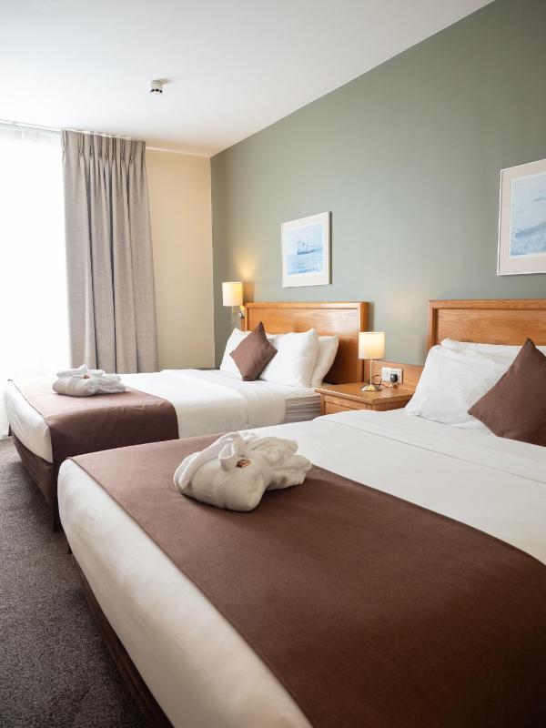 Quadruple Room image 4