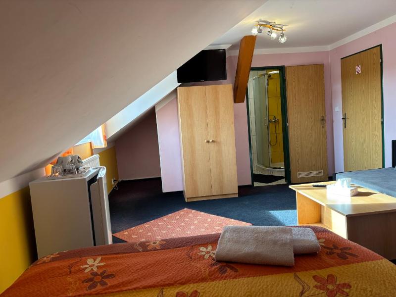 Quadruple Room image 4