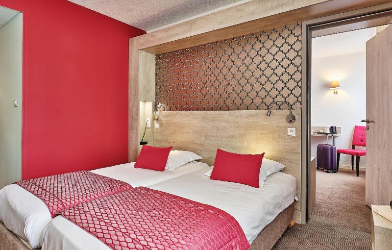Classic Double Room image 2