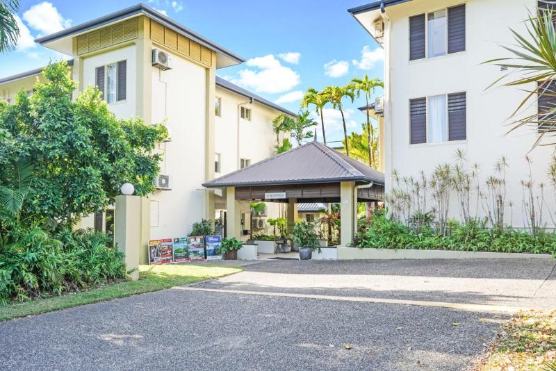24 Central Plaza Port Douglas - image 8