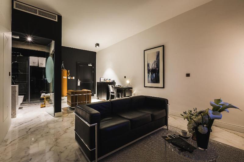 Deluxe Double Room image 4