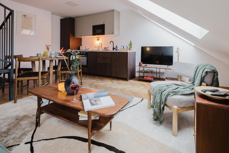Prague Days - Attic Maisonette with Workspace and TV in Vinohrady - image 3