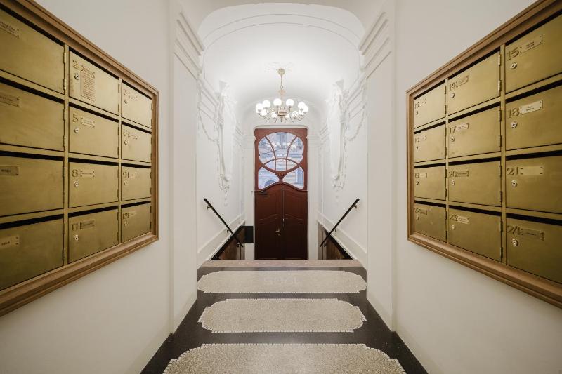 Prague Days - Attic Maisonette with Workspace and TV in Vinohrady - image 14