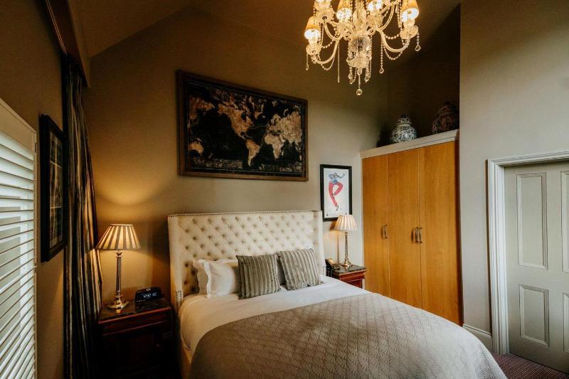 Superior Double Room image 3