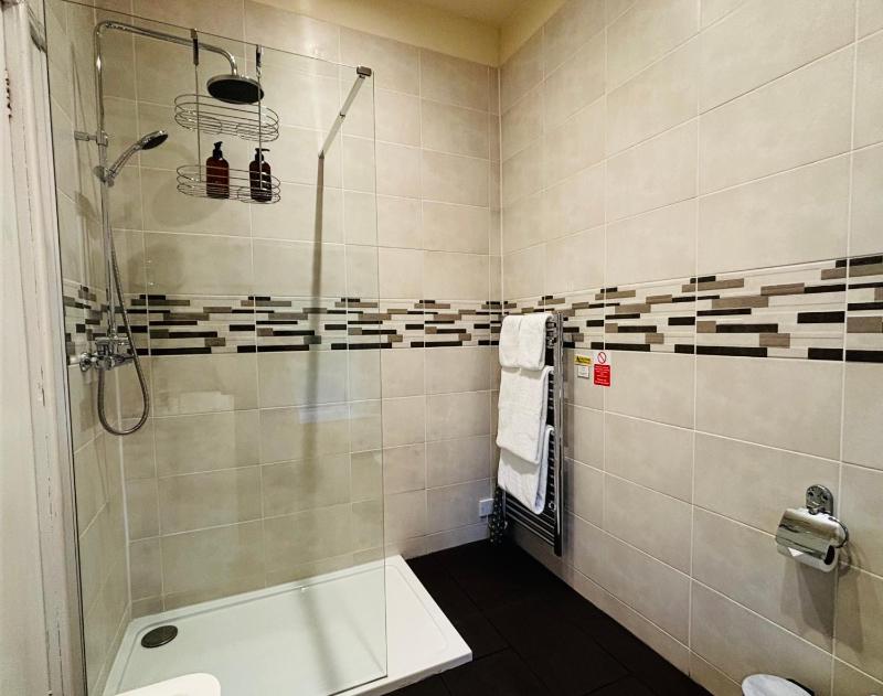 Twin Room image 1