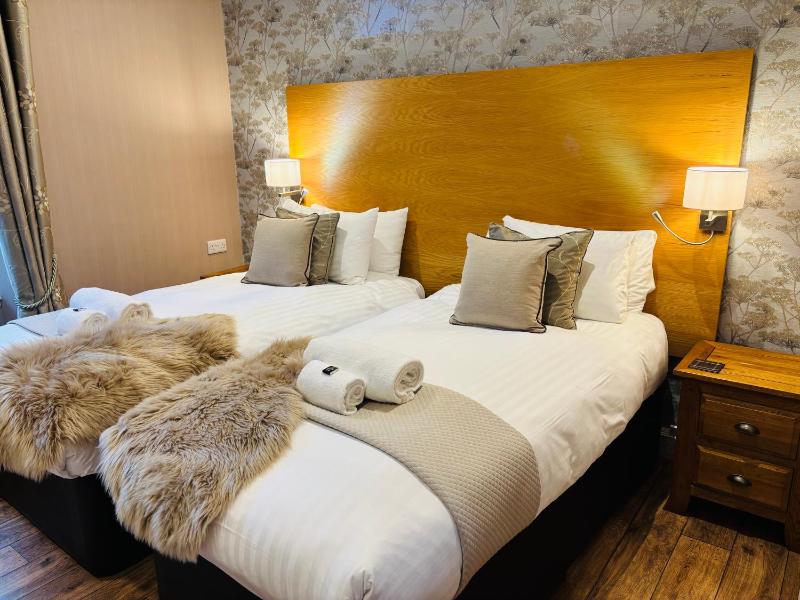 Twin Room image 4