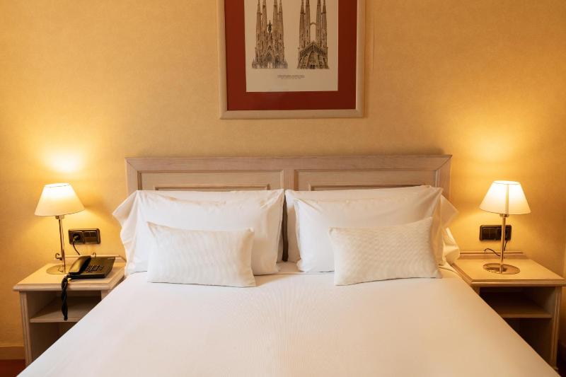 Economy Double Room image 3