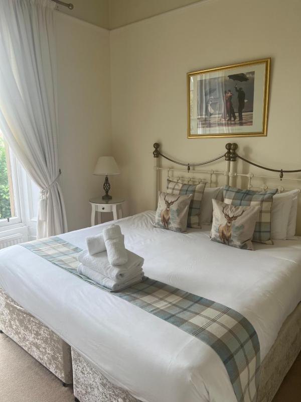 Double or Twin Room with Mountain View image 1