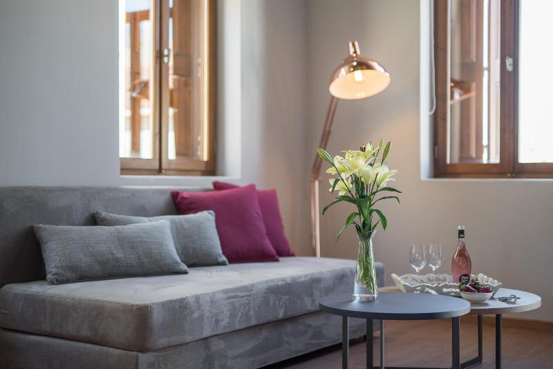 Bluebell Luxury Suites - image 8