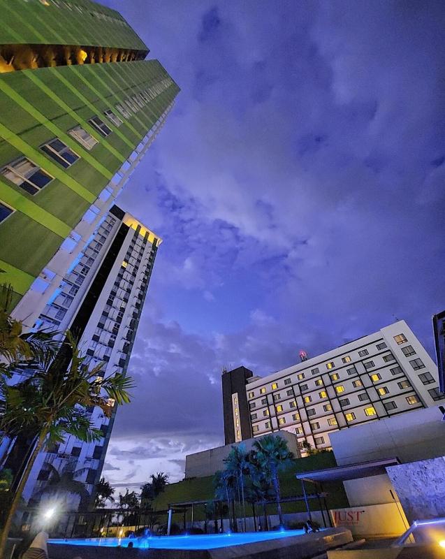Centrio Tower Cozy Wi-Fi Netflix - image 15