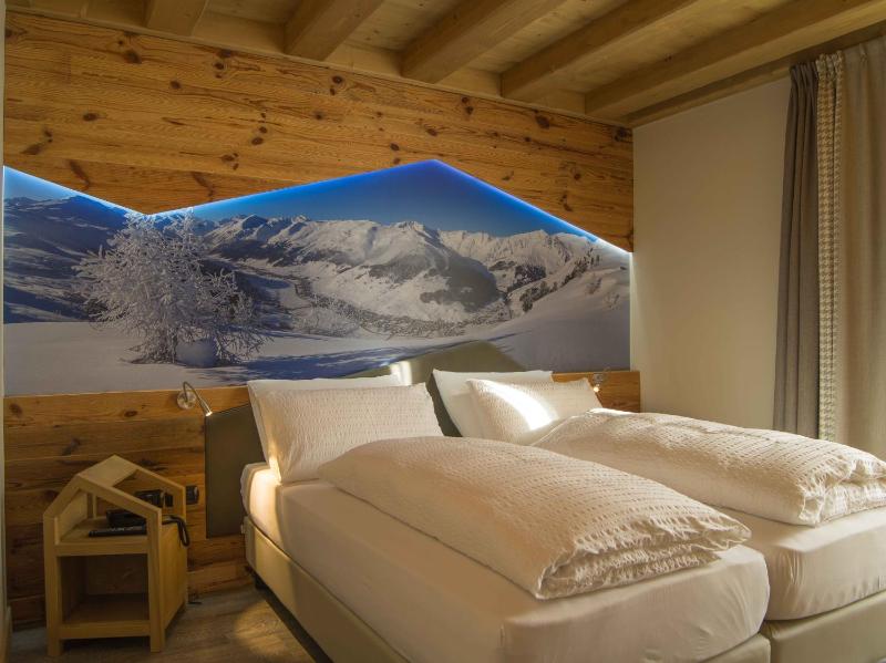 Superior Double or Twin Room image 4