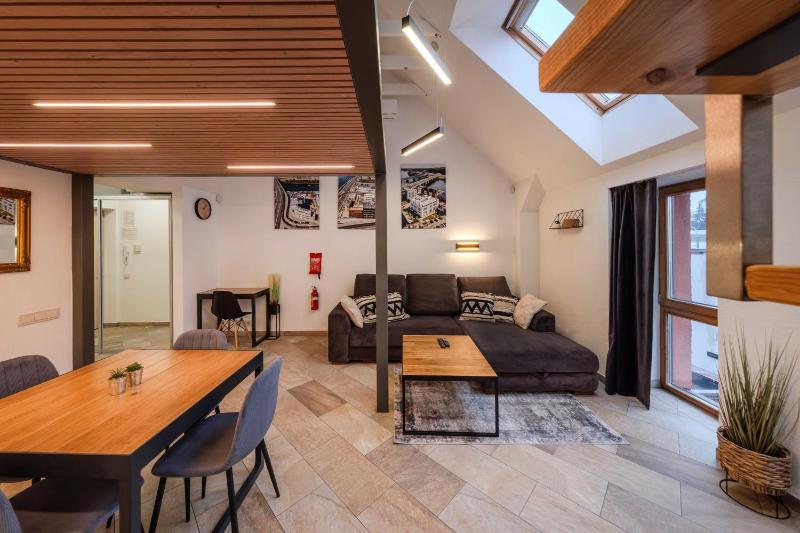 Family Apartment with Courtyard view image 4