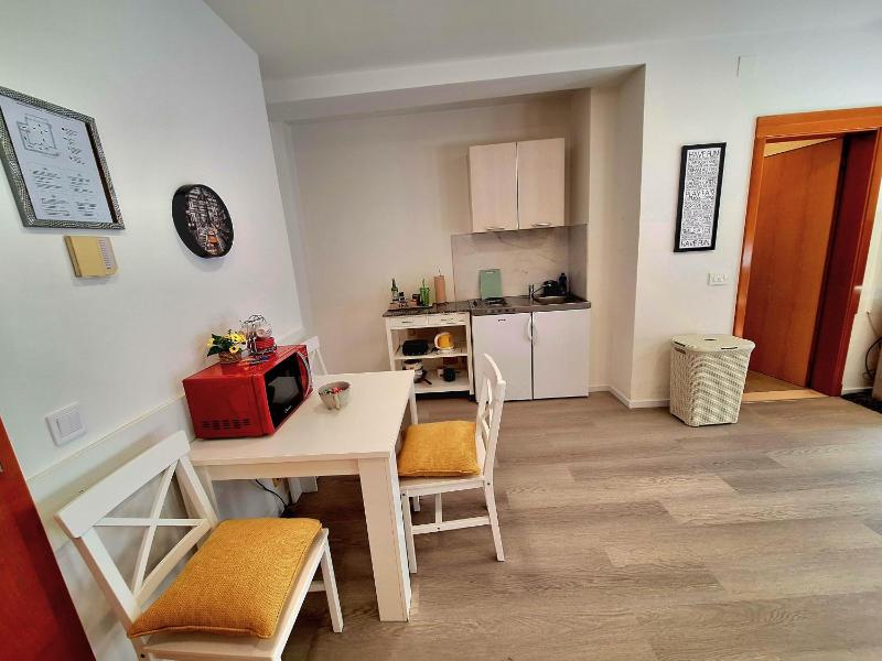 Studio Apartment with Balcony and City View image 3