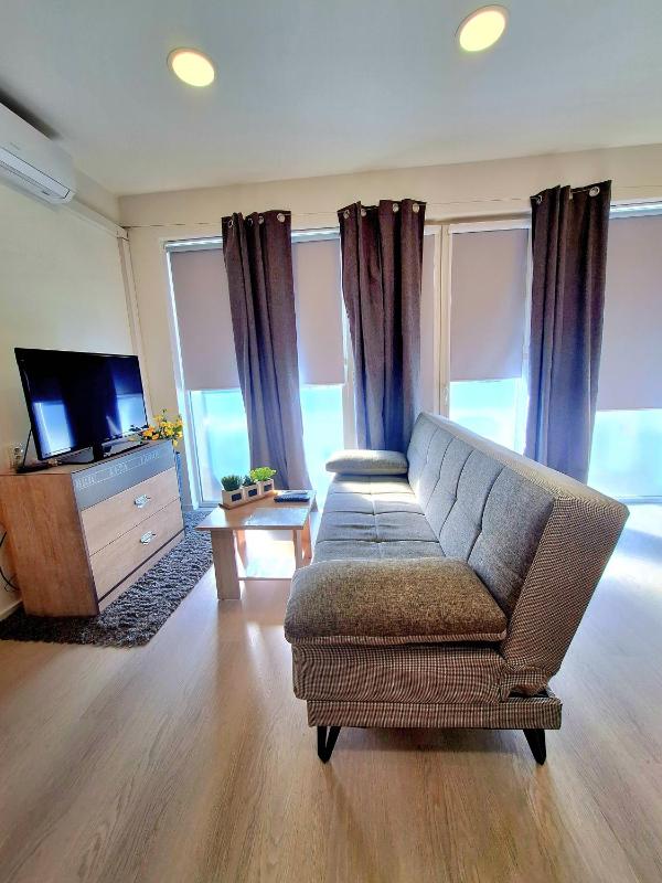 Studio Apartment with Balcony and City View image 1