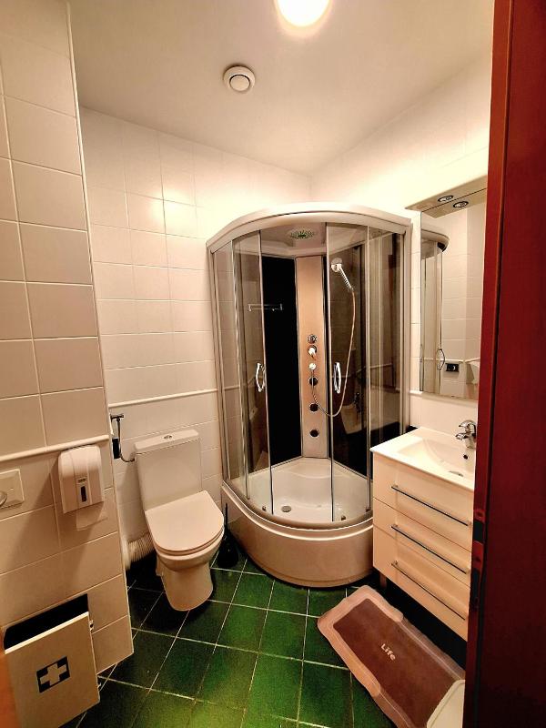 One Bedroom Apartment with Balcony image 3