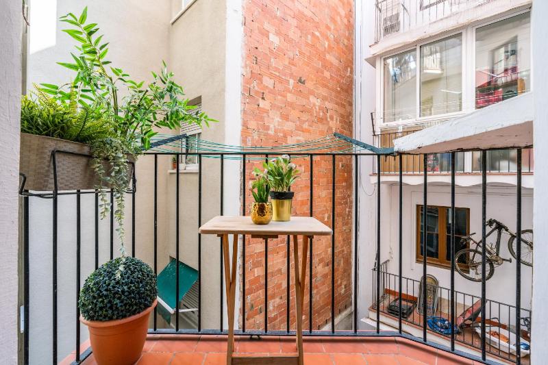 Whisper-Quiet 2BR Near Sagrada - image 6