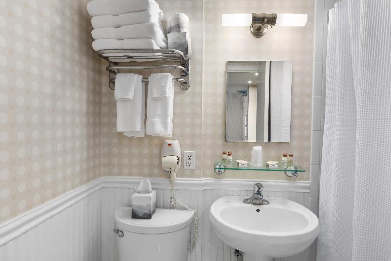 Queen Room with Sea View image 2