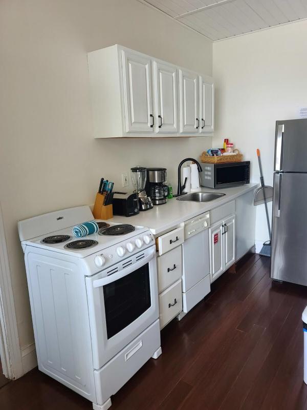 Three Duval Street Suites w parking and pool - image 14