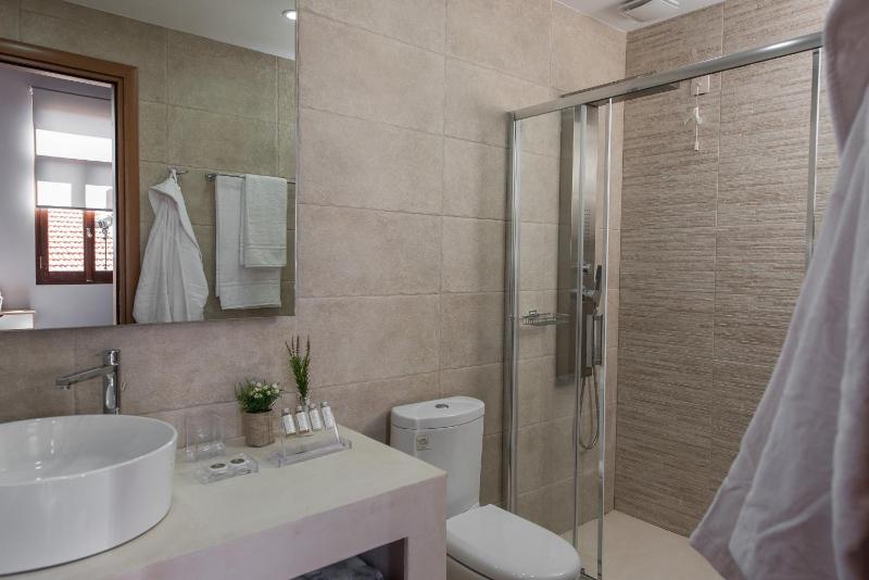 Superior Junior Suite with Balcony image 3