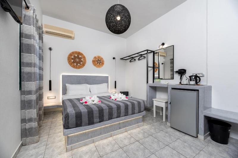 Deluxe Double or Twin Room image 1