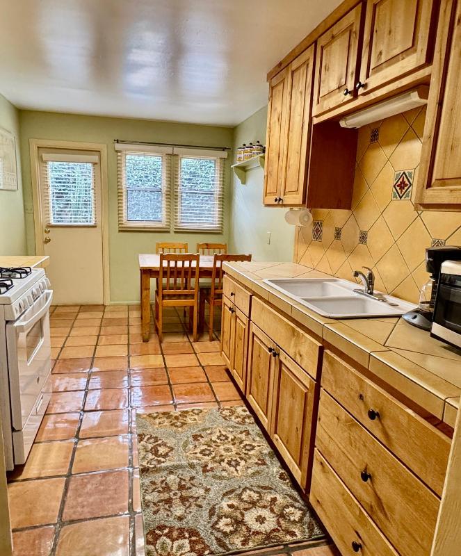 One-Bedroom Suite image 4