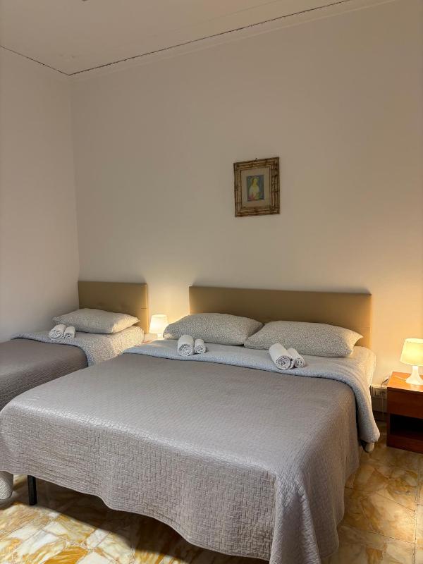 Triple Room with Shared Bathroom image 1