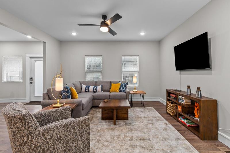 3323 Uptown Elegant Escape - image 1