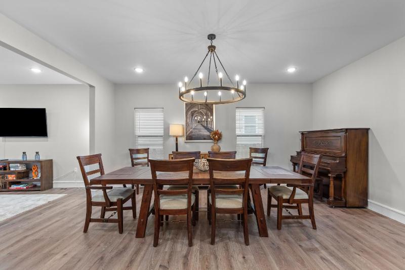 3323 Uptown Elegant Escape - image 2