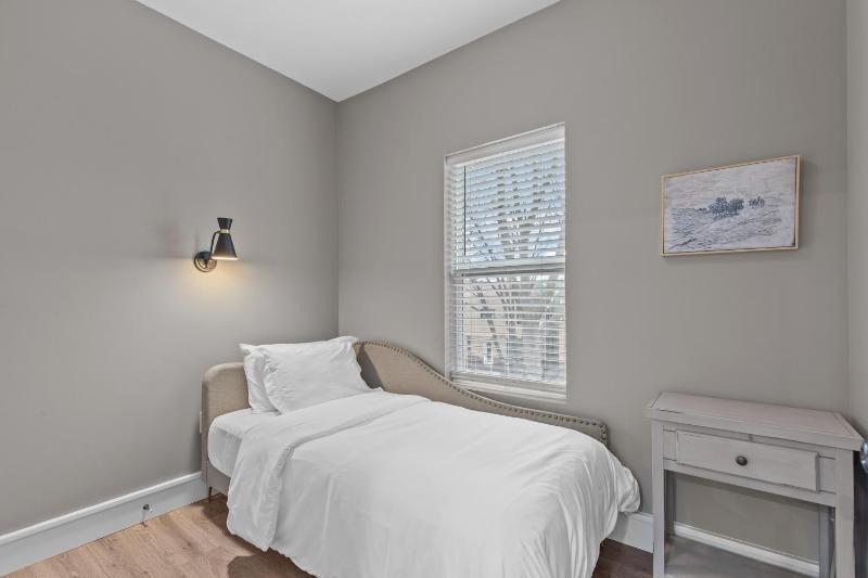3323 Uptown Elegant Escape - image 5
