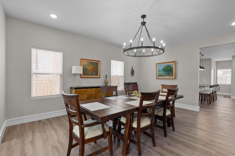 3325 Bright Urban Comfort - image 10